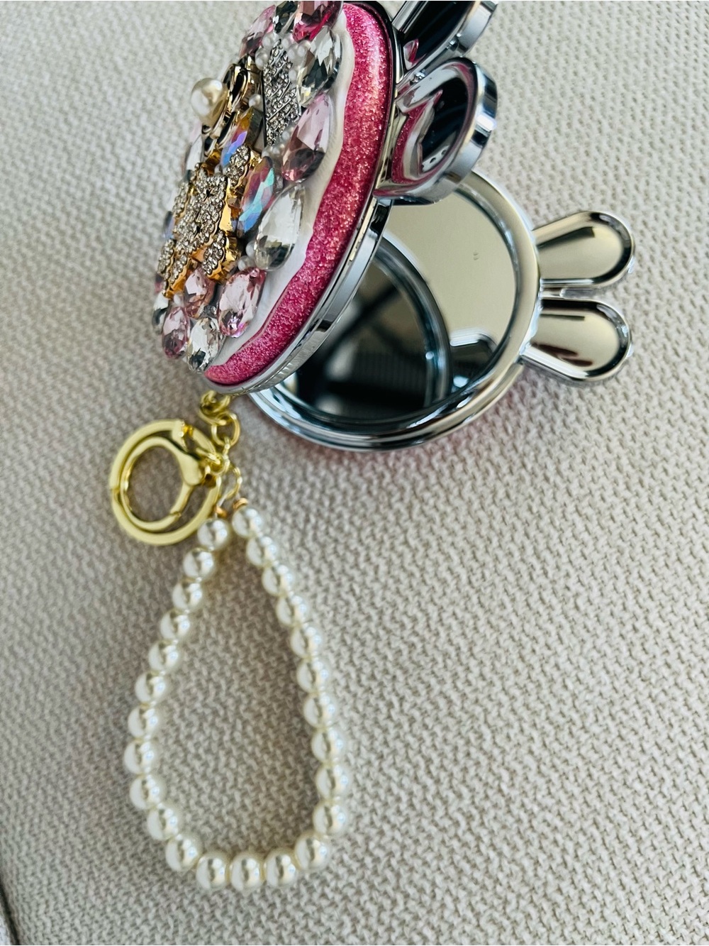 NWT Pink round compact makeup keychain mirror embellished rhinestones. 🩷🩷